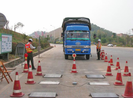 軸重秤-高速公路交警專用地磅、便攜式公路超載檢測(cè)系統(tǒng)